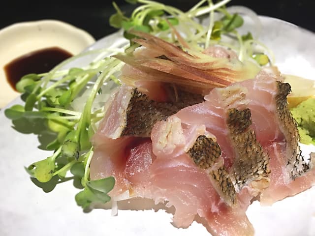 イサキの湯霜造料理画像